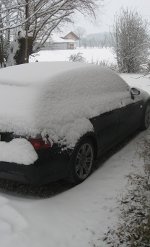 Auto im winterlichen Chiemgau